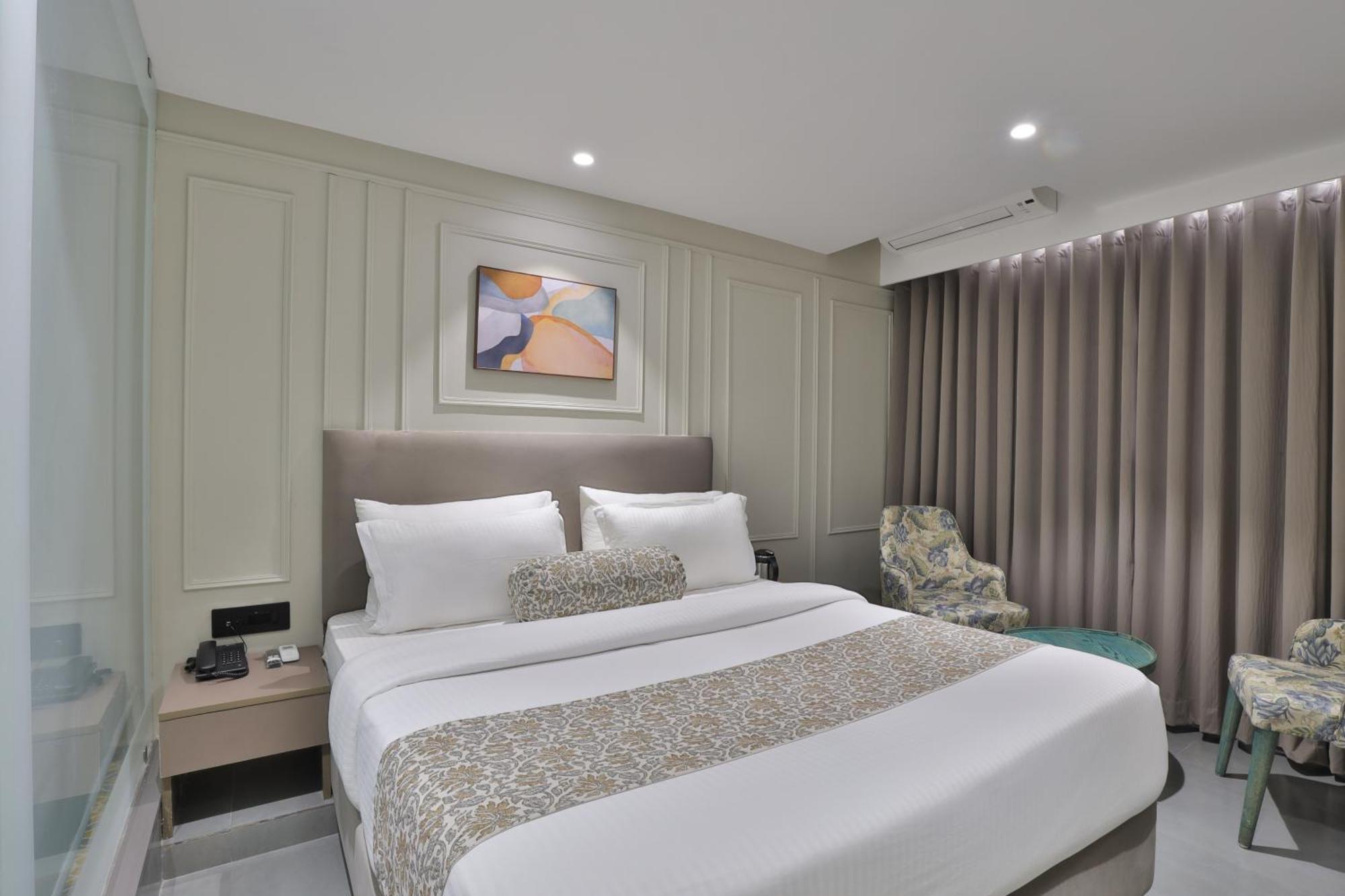 Hotel The Grand Suites Ahmedabad Buitenkant foto