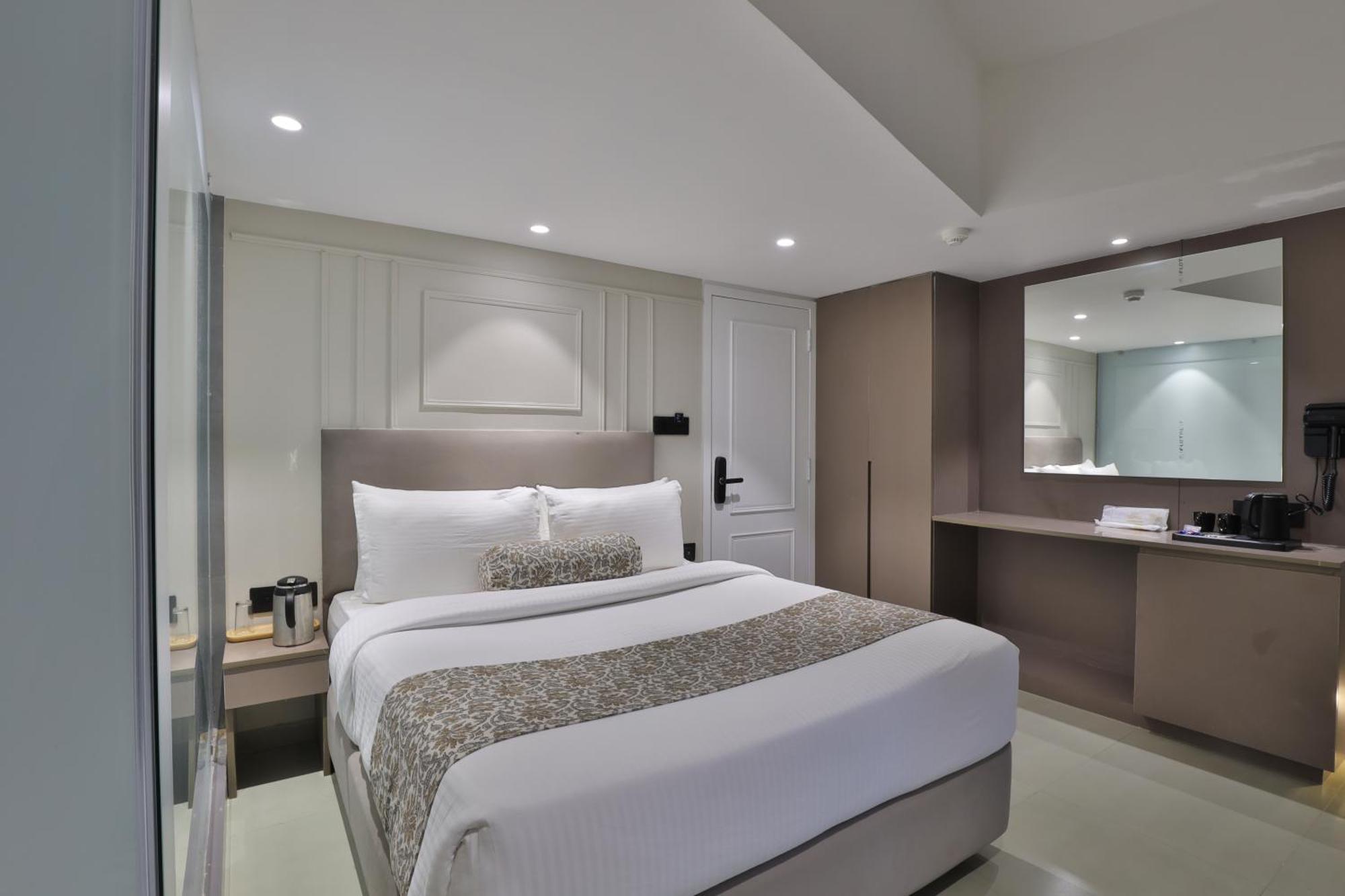 Hotel The Grand Suites Ahmedabad Buitenkant foto