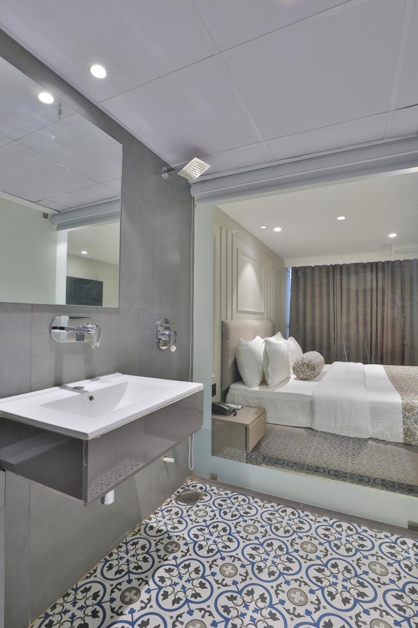 Hotel The Grand Suites Ahmedabad Buitenkant foto